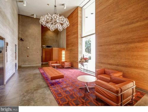 210 Locust St, Philadelphia PA  19106-3945 exterior