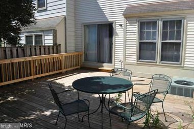 5609 Sutherland Ct, Springfield VA  22015-1819 exterior