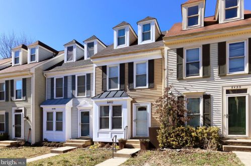 8492 Laurel Oak Dr, Springfield VA  22153-3548 exterior