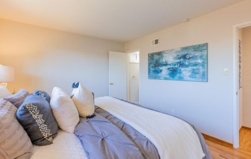 1069 Homestead Rd, Sunnyvale CA  94087-5156 exterior