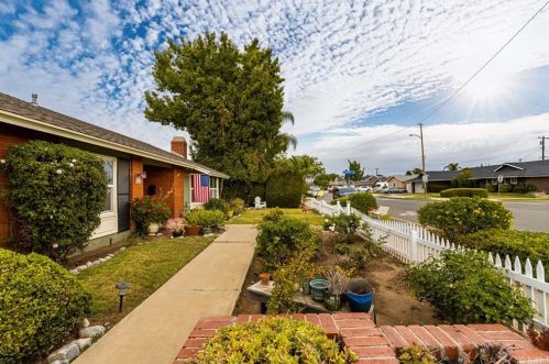 2717 Palmyra Ave, Orange CA 92869-4762 exterior