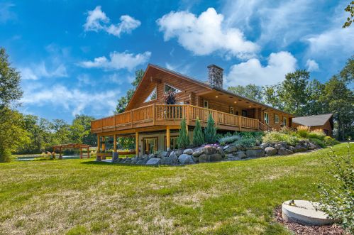 2717 Beaumont Ave, Waterford WI  53185-4933 exterior