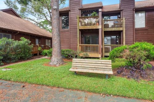 645 Davis Rd, League City, TX 77573-2848