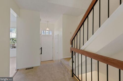 12269 Wye Oak Commons Cir, Springfield, VA 22015-2868