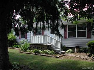 5494 Salt Rd, Shelby, NY 14105-9303