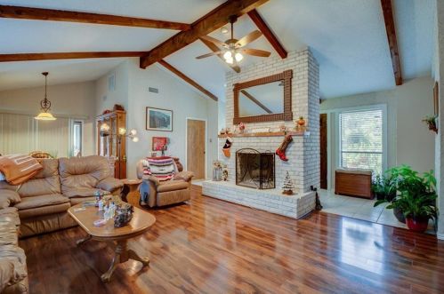 118 Live Oak Dr, Georgetown TX  78628-8322 exterior