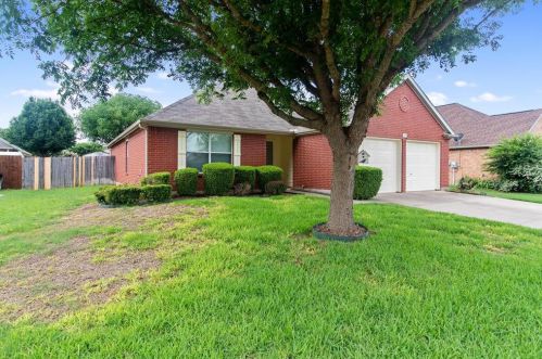 718 Reindeer Dr, Midlothian TX  76065-9443 exterior