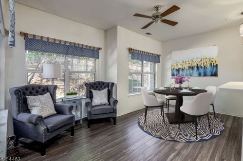 8 Four Oaks Rd, Bedminster NJ  07921-2054 exterior