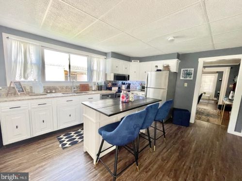 142 Market St, Mount Joy PA  17552-1306 exterior