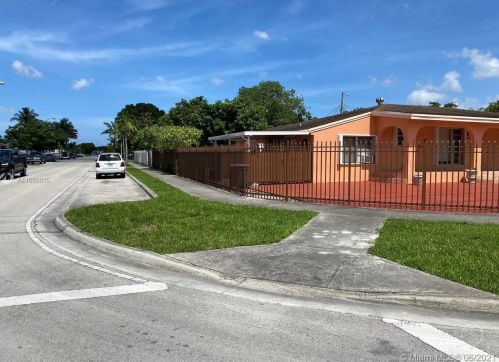 5591 2nd Ave, Hialeah FL  33012-2763 exterior
