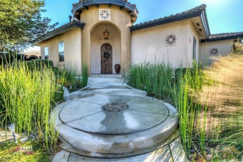 710 Vermillion Dr, Bakersfield, CA 93312-6505
