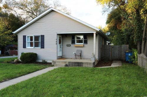 748 6th St, Mishawaka, IN 46544-2335