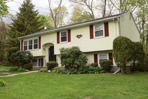 24 Glendower St, Avon, MA 02322-1854