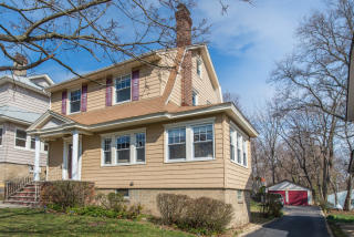 35 Vernon Ter, Bloomfield, NJ 07003-2752