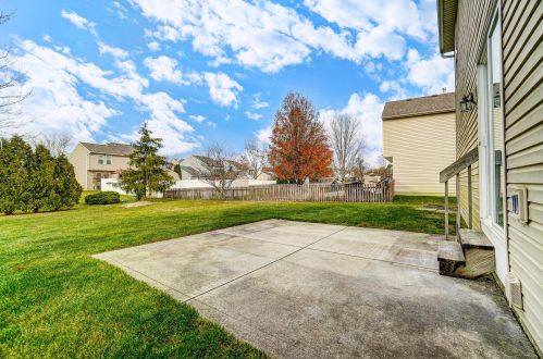 122 Wyckshire Dr, Pataskala OH  43062-7345 exterior