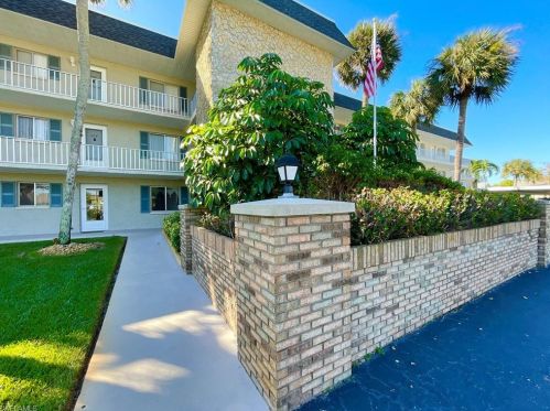 5515 Rattlesnake Hammock Rd, Naples FL  34113-7430 exterior