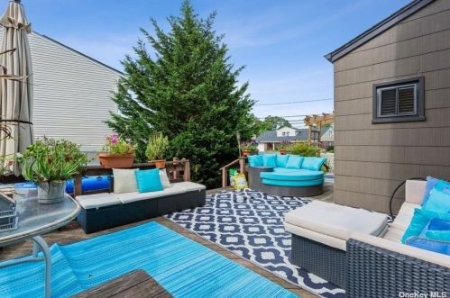 2837 Robert Ln, North Bellmore NY  11710-2927 exterior