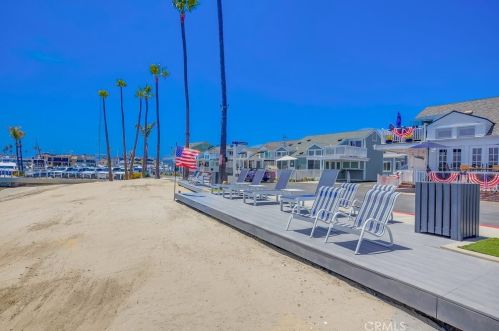 24 Bolivar St, Newport Beach CA  92663-4420 exterior