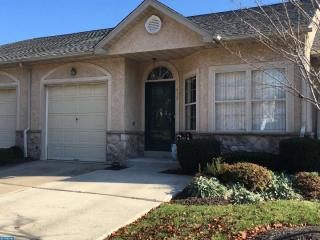 637 Manor Dr, Horsham, PA 19044-3411