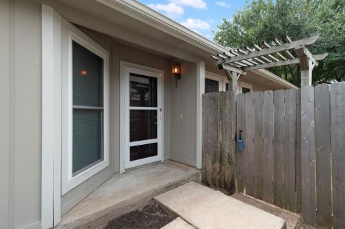 2303 Dowd Ln, Austin TX  78728-6715 exterior