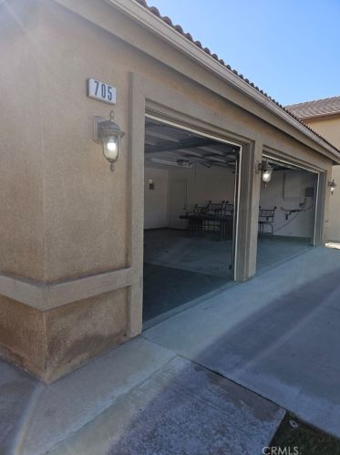 705 Greenwood St, Beaumont CA  92223-7119 exterior