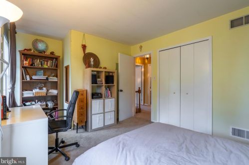 293 Stormfield Dr, Harleysville PA  19438-2330 exterior