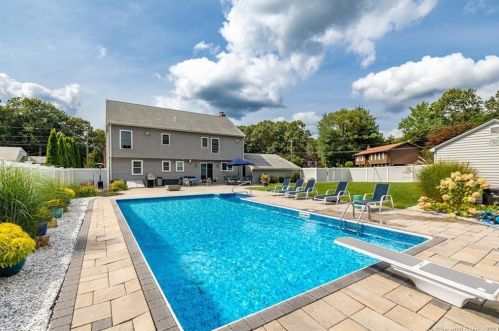 26 Woodchuck Ln, Bristol, CT 06010-2555