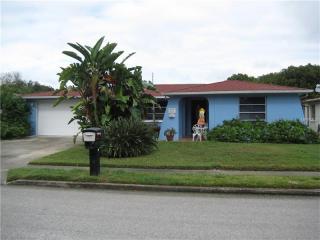 5633 Mirada Dr, Tarpon Springs, FL 34690-2227