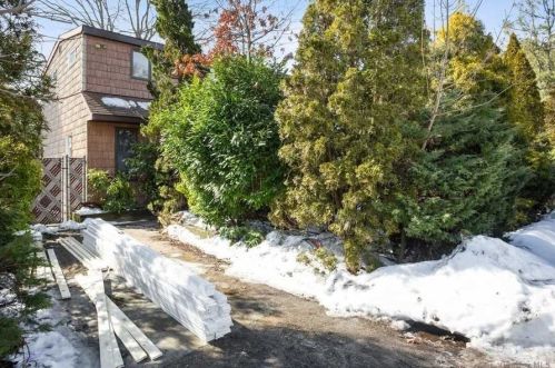104 Elroy Ave, Holbrook, NY 11741-3108