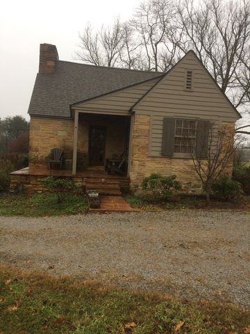 661 Huckleberry Ln, Crossville, TN 38555-1532