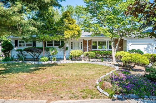 10 Hamilton Dr, East Brunswick, NJ 08816-2709
