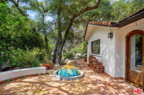 1719 Oak Dr, Topanga CA  90290-4025 exterior