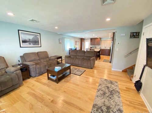 49 Cypress Rd, Windsor Locks, CT 06096-2648