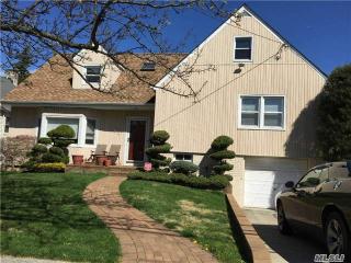 562 Saddle Ridge Rd, Woodsburgh, NY 11598-1552