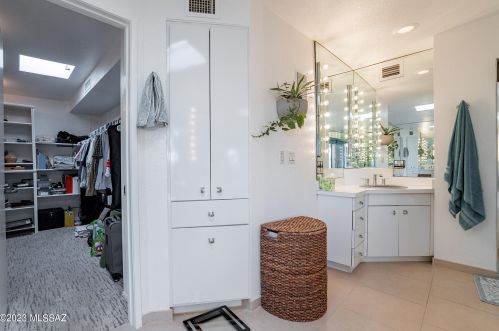 5221 1st Ave, Tucson AZ  85718-4701 exterior