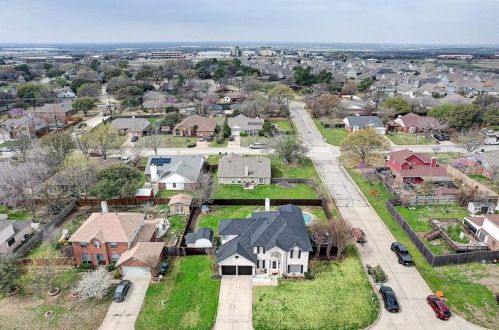 2213 Brooklake St, Denton TX  76207-1623 exterior