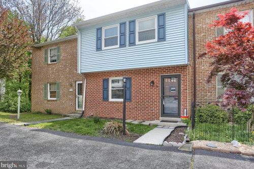 56 Ashford Dr, West Enola PA  17025-2320 exterior