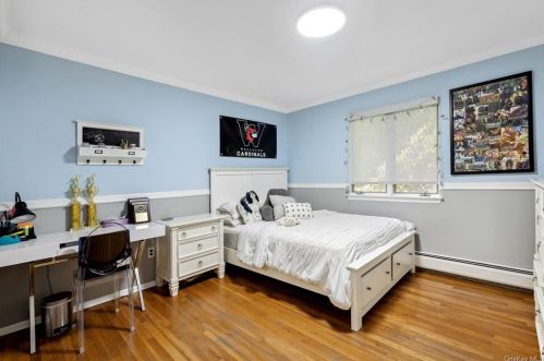 2 Old Farm Ct, West Nyack NY  10994-1210 exterior