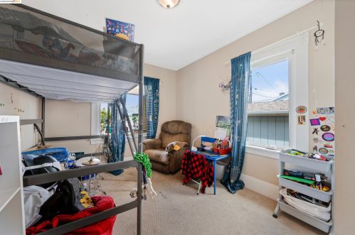 6218 Hilton St, Oakland CA  94605-1446 exterior