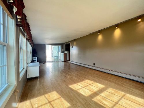 4016 Jean Ave, Bethpage NY  11714-4521 exterior