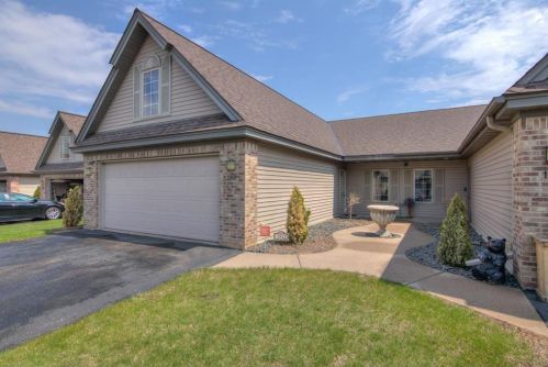 1912 Stone Crk, Hudson, WI 54016-9339