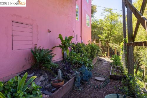 51 Chelton Ln, Oakland CA  94611-2514 exterior