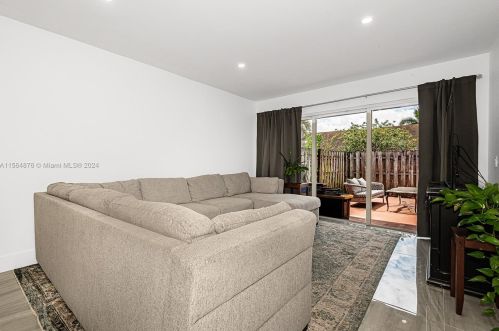 2634 38 Ave, Hollywood FL 33021-1937 exterior