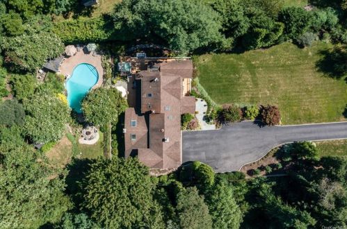 35 Cove Rd, Northport, NY 11768-1814