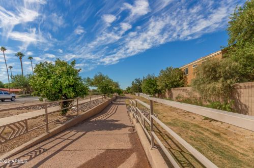 1342 Dunbar Dr, Phoenix AZ 85041-6151 exterior