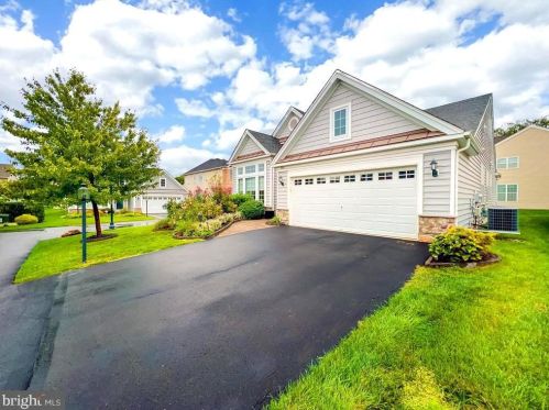 216 Roosevelt Dr, Yardley, PA 19067-6406
