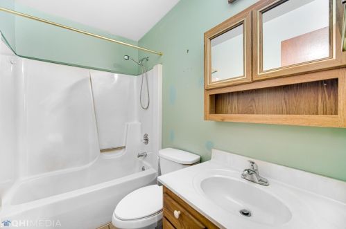 2302 Shaker Dr, Valpo IN  46383-3249 exterior