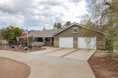 8550 Hierba Rd, Santa Clarita, CA 91390-2807