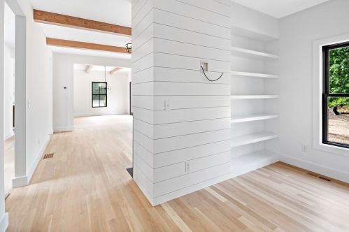 90 Ward St, Hingham, MA 02043-4805