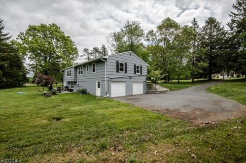 14 Jackie Dr, Hackettstown NJ  07840-5628 exterior